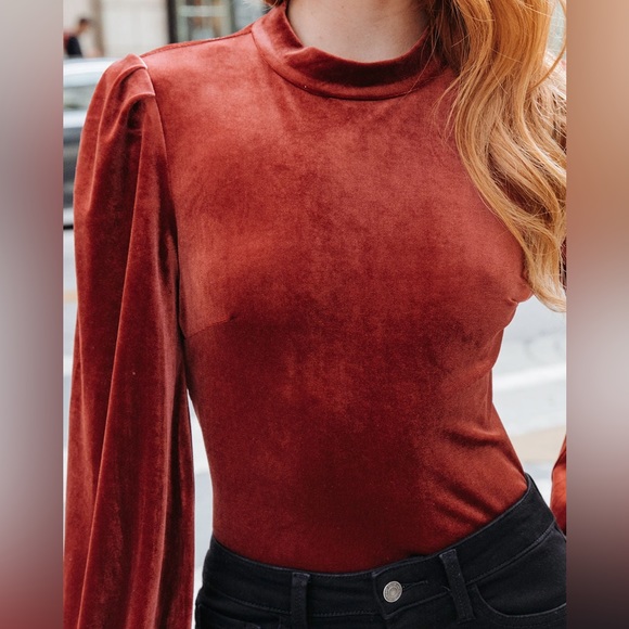 Vici Levels of Kindness Velvet Top in Rust M Sexy Fall Fashion Trend
Never Worn - Picture 2 of 8